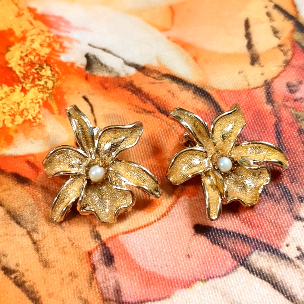 VINTAGE ABSTRACT EARRINGS